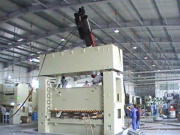 上海海泰汽配有限公司沖床設(shè)備安裝